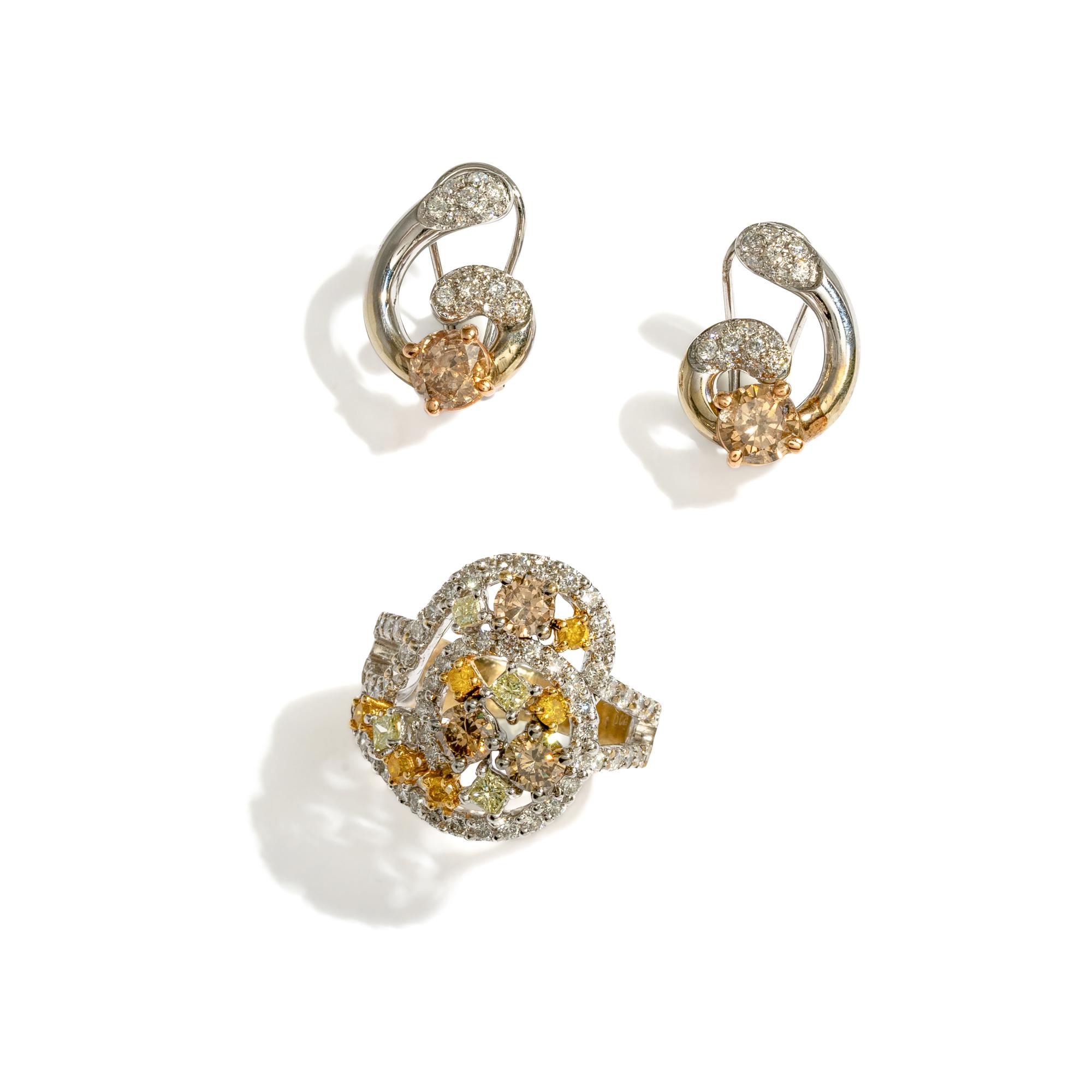 COLORED DIAMOND, DIAMOND, AND BICOLOR GOLD RING AND EARRINGS