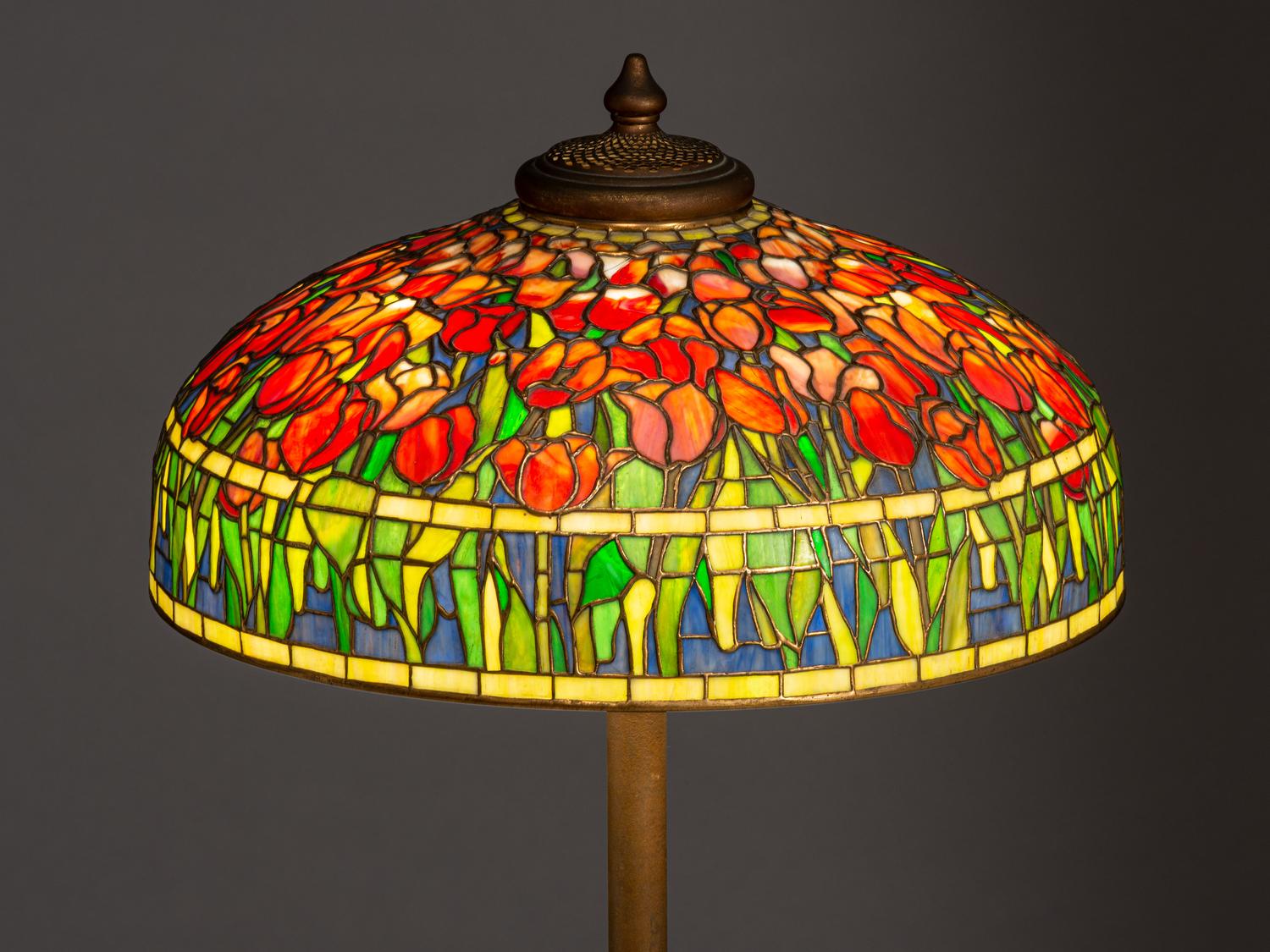 Tulip Floor Lamp with Piano Base
