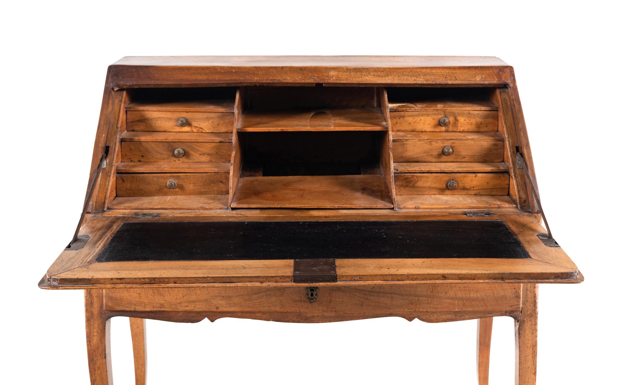 A Louis XV Walnut Bureau en Pente