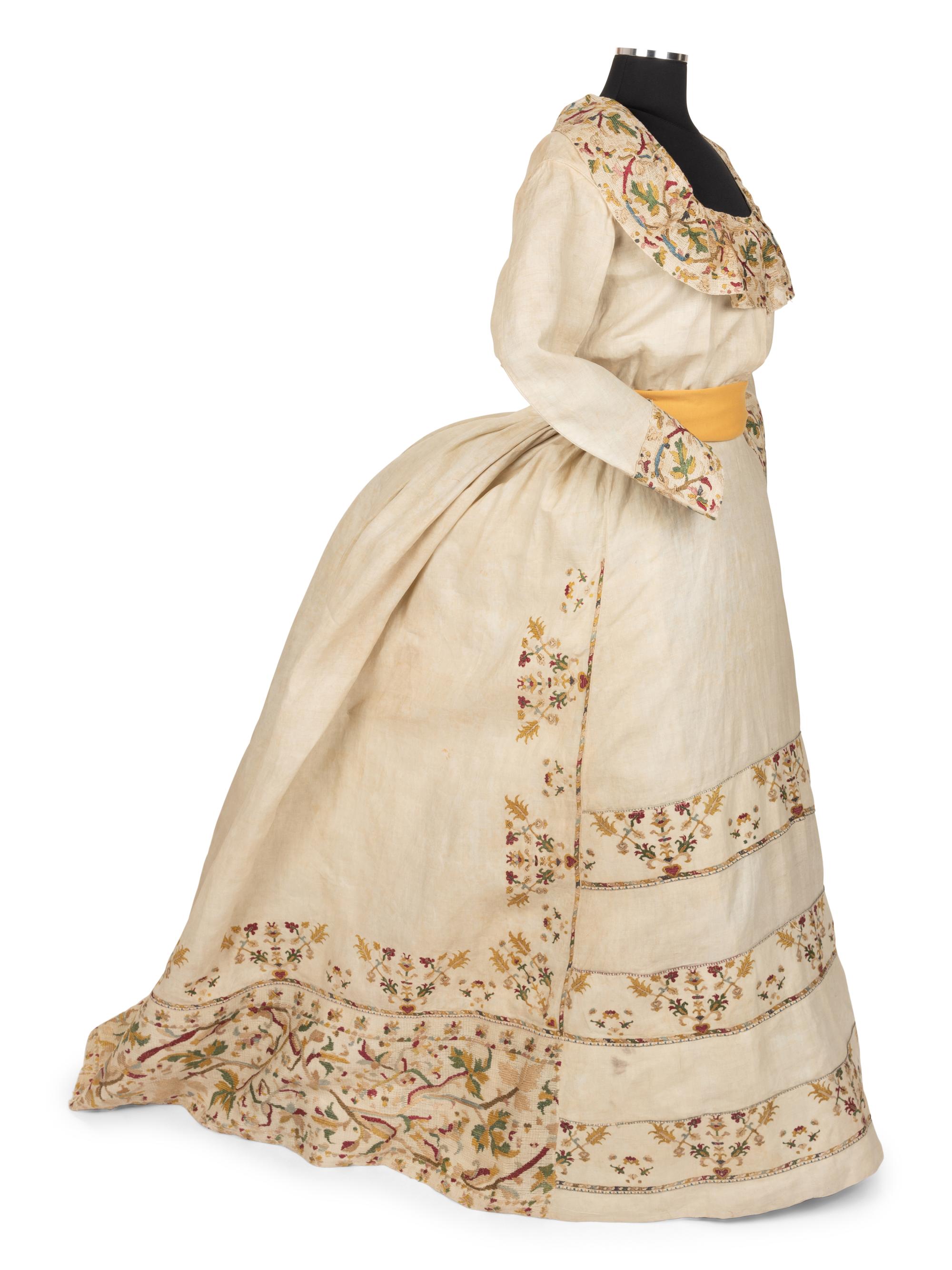 Linen Day Dress à la 18th Century with Embroidery, 1870-80s