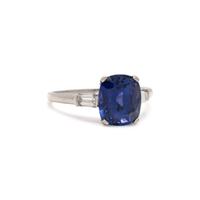 SAPPHIRE AND DIAMOND RING