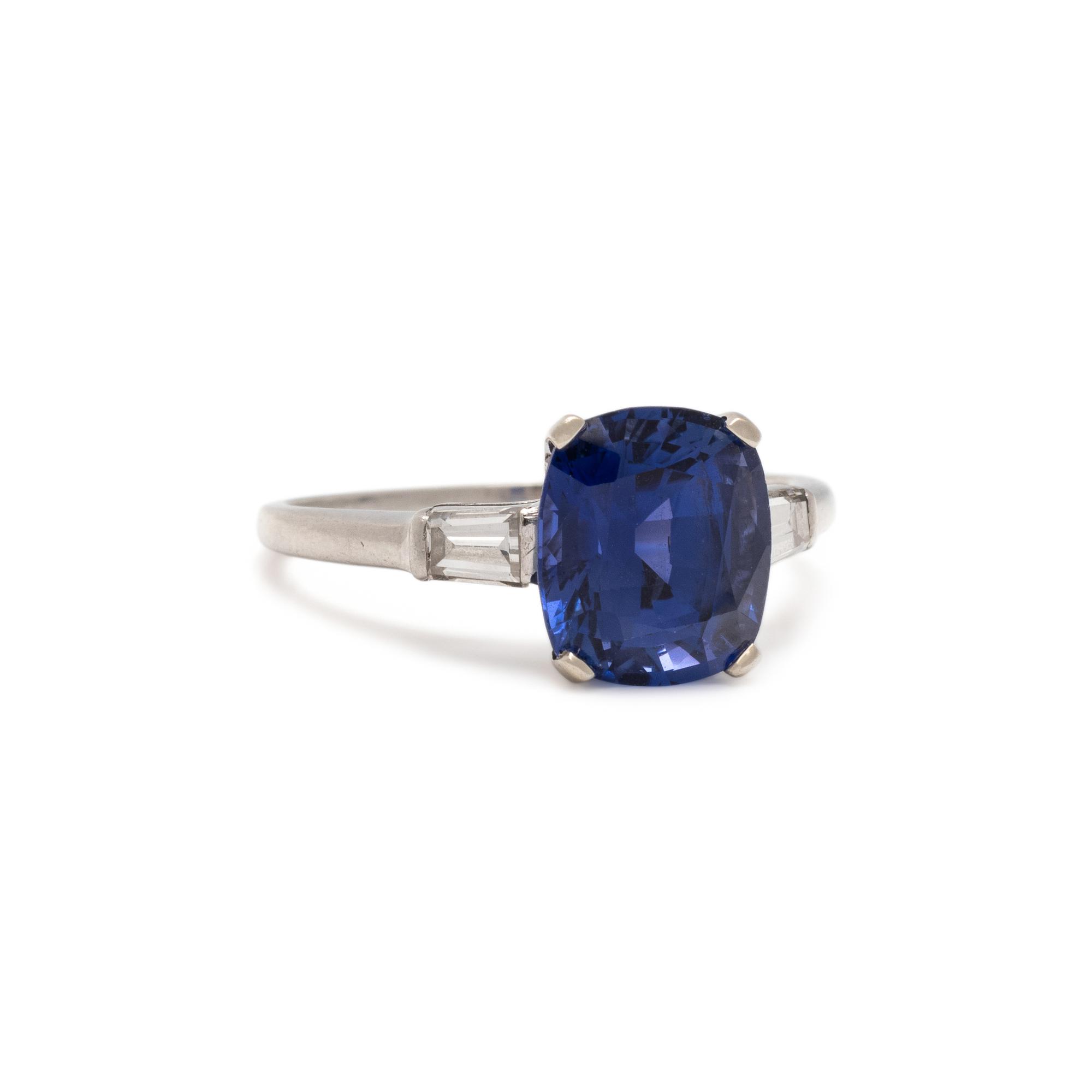 SAPPHIRE AND DIAMOND RING
