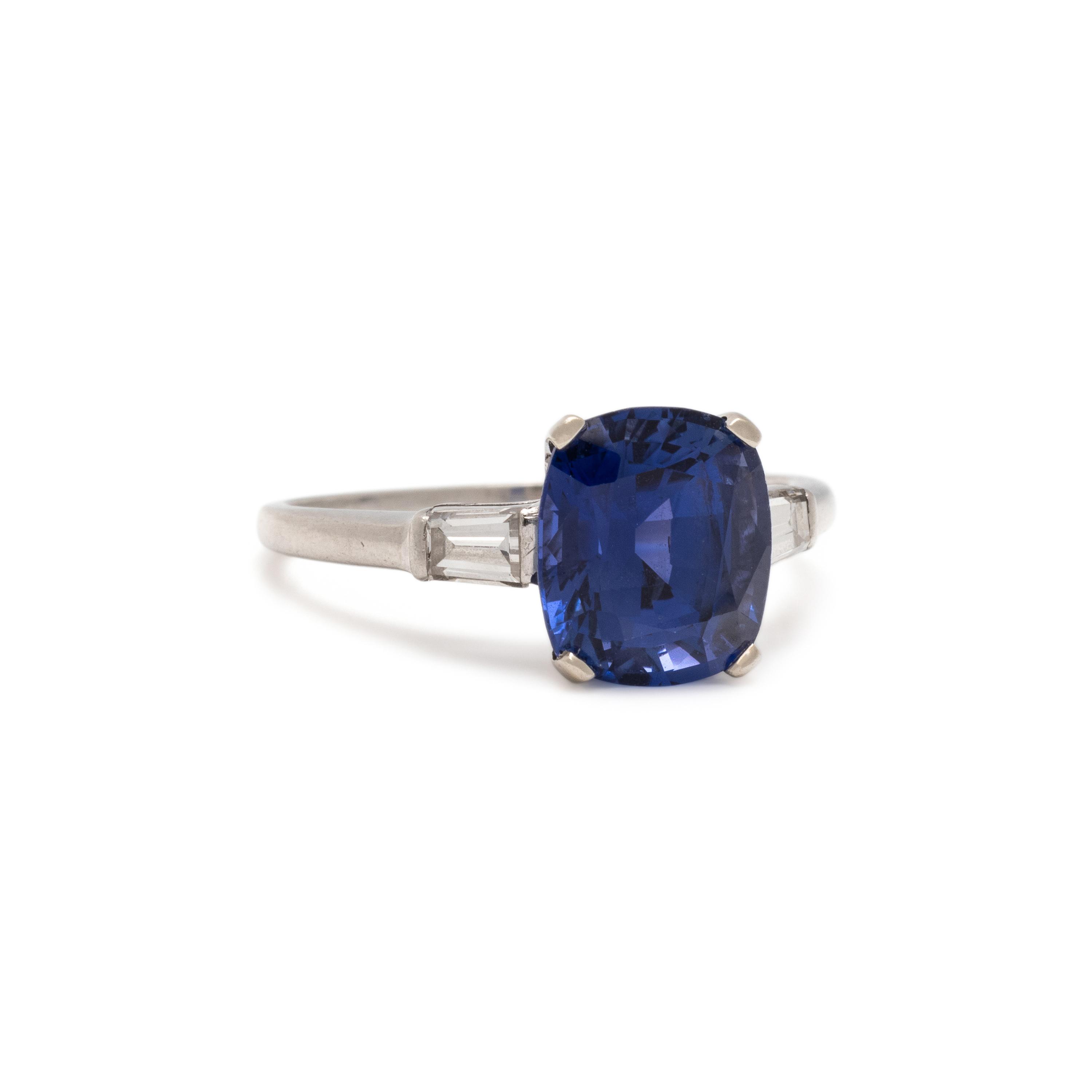 SAPPHIRE AND DIAMOND RING