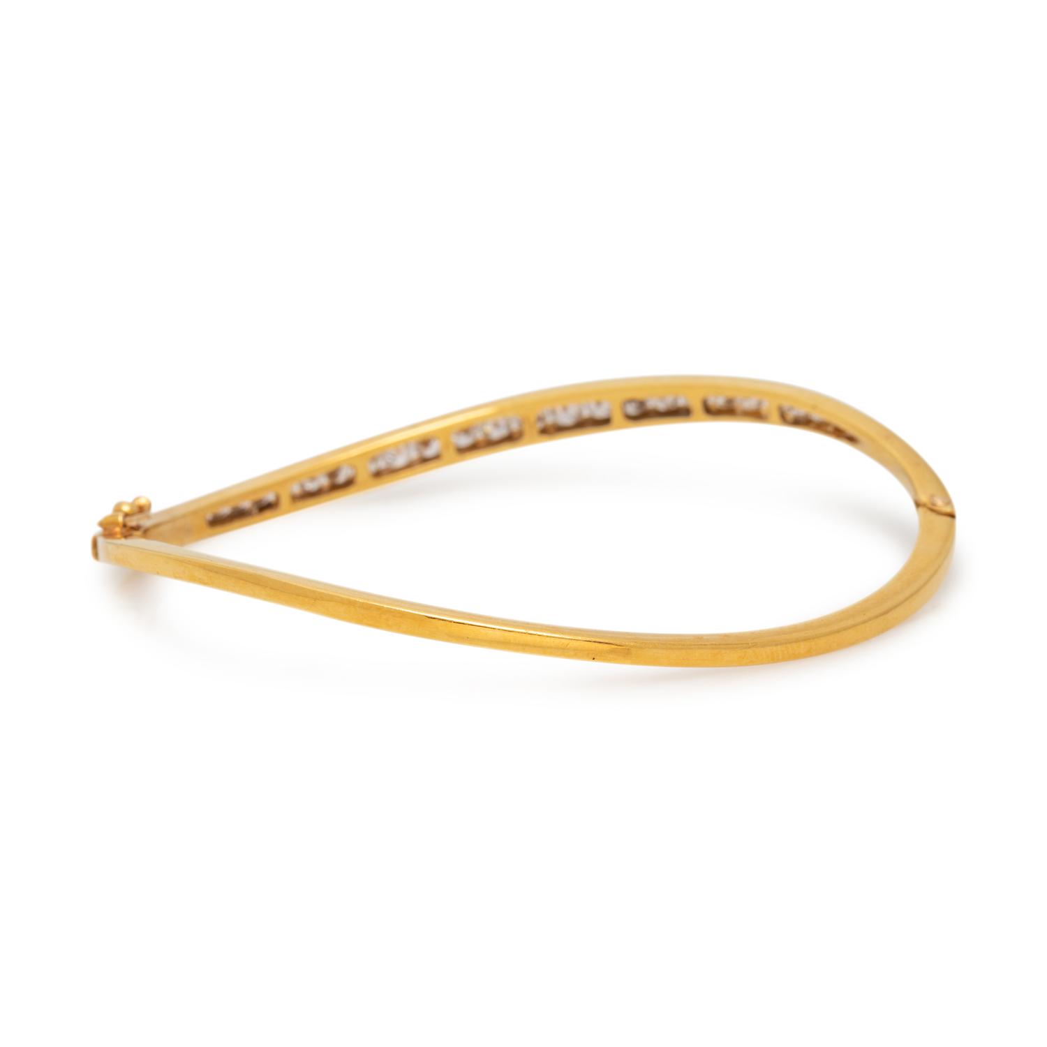 YELLOW GOLD AND DIAMOND BANGLE BRACELET