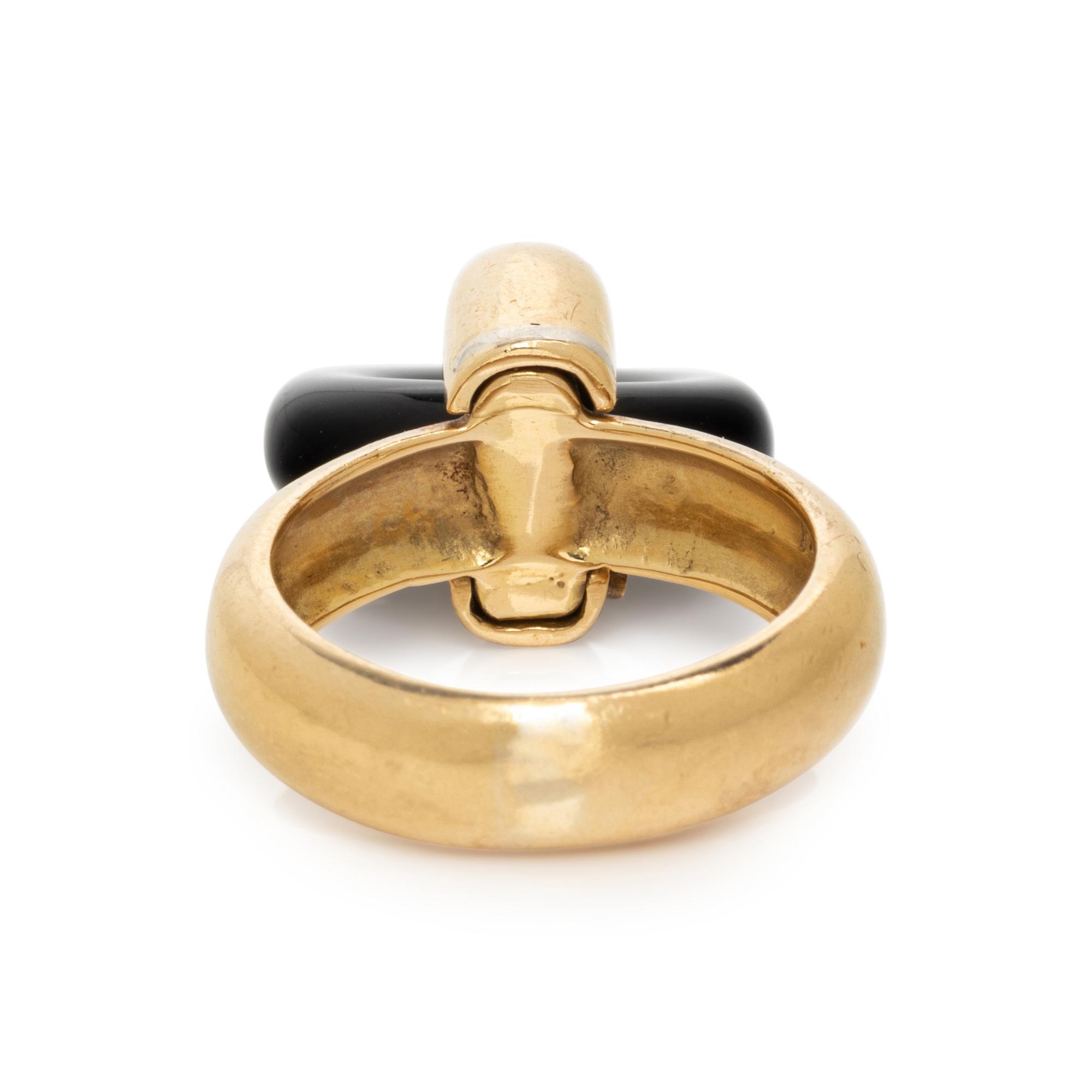 YELLOW GOLD AND ONYX RING