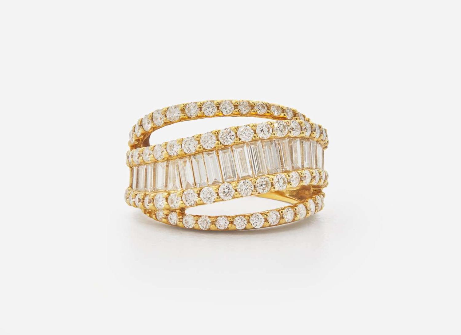 A Ladies 18K Yellow Gold and Diamond Ring