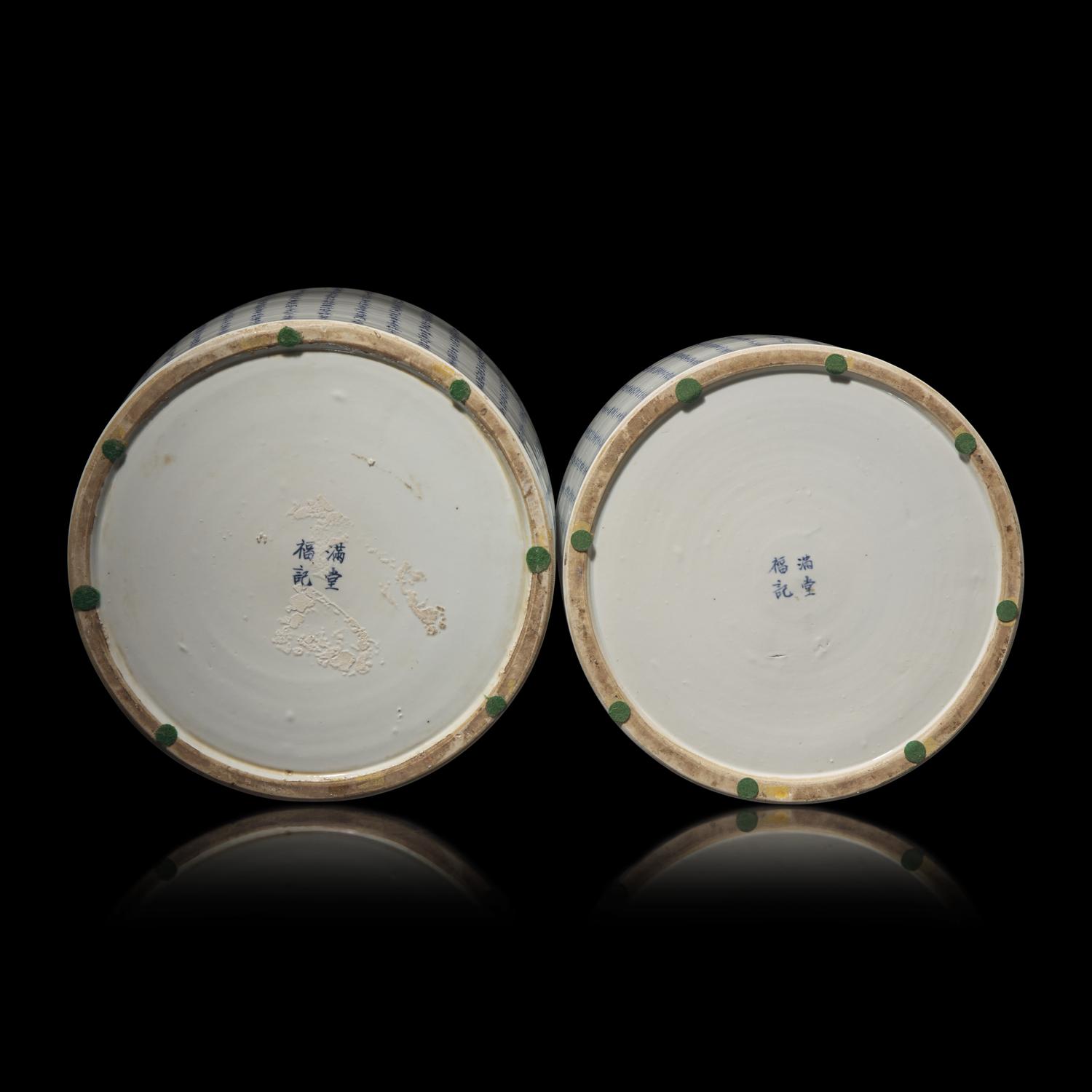 A Pair of Chinese Blue and White ' Chang Hen Ge' (Song of Everlasting Sorrow) Covered Jars, 20th Century — 近代 青花白居易《長恨歌》蓋罐一對