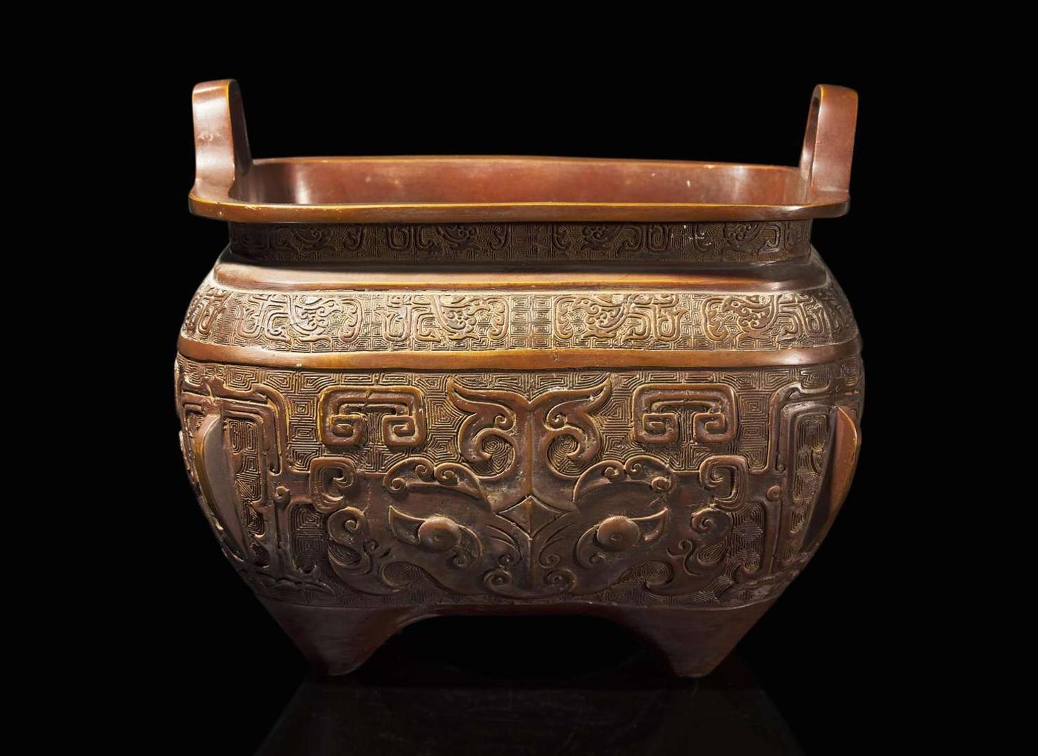 RTO A large Japanese patinated bronze archaistic censer 日本銅加漆倣古香爐