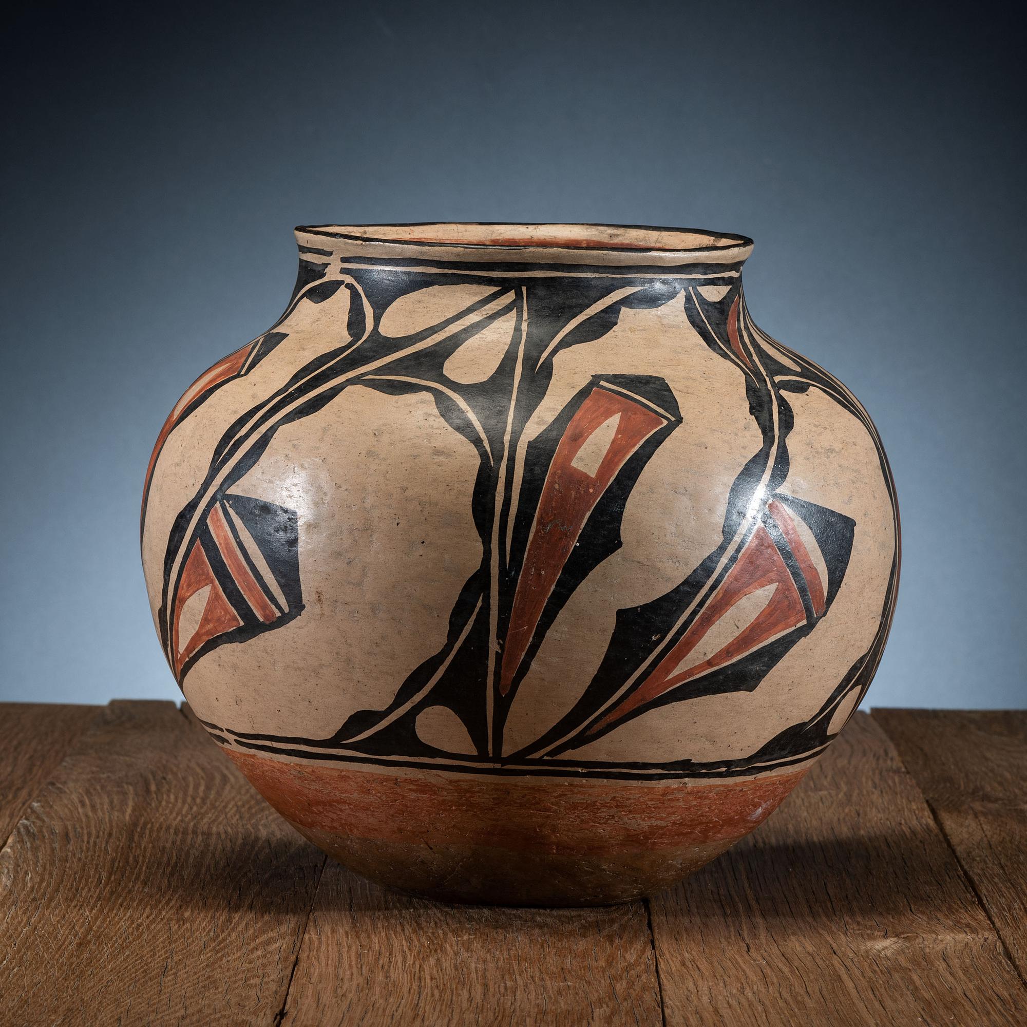 Kewa / Cochiti Pottery Jar
