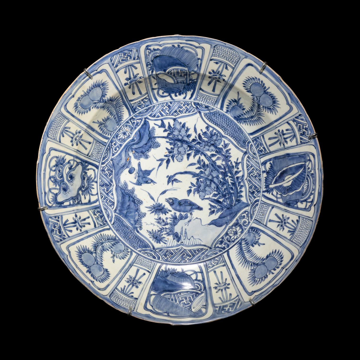 A Large Chinese Export Blue and White 'Kraak' Porcelain Charger, Ming Dynasty 明 外銷青花花鳥圖克拉克式大盤