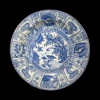A Large Chinese Export Blue and White 'Kraak' Porcelain Charger, Ming Dynasty 明 外銷青花花鳥圖克拉克式大盤