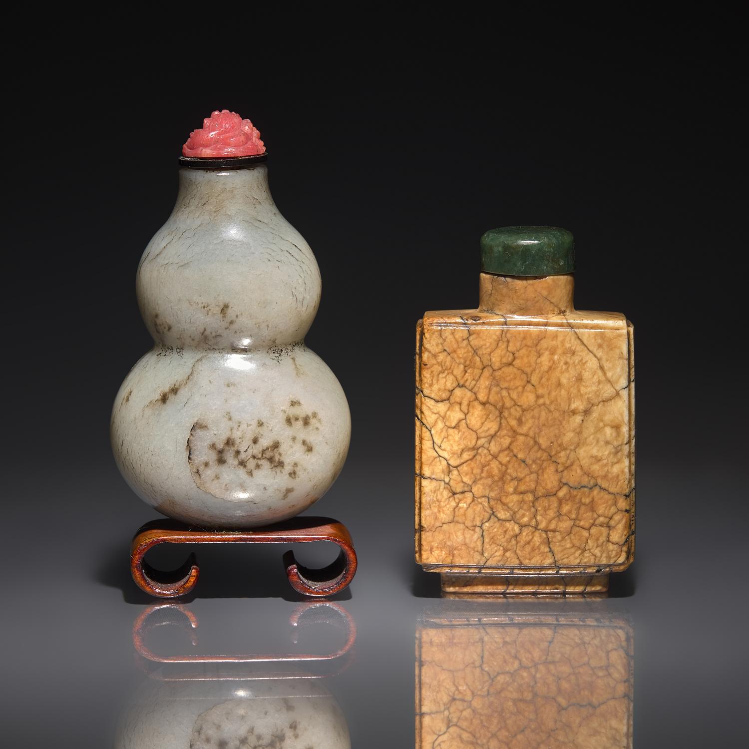 Two Chinese Jade Snuff Bottles, 18th to 19th/20th Century — 清中期-民國 玉鼻烟壺兩支