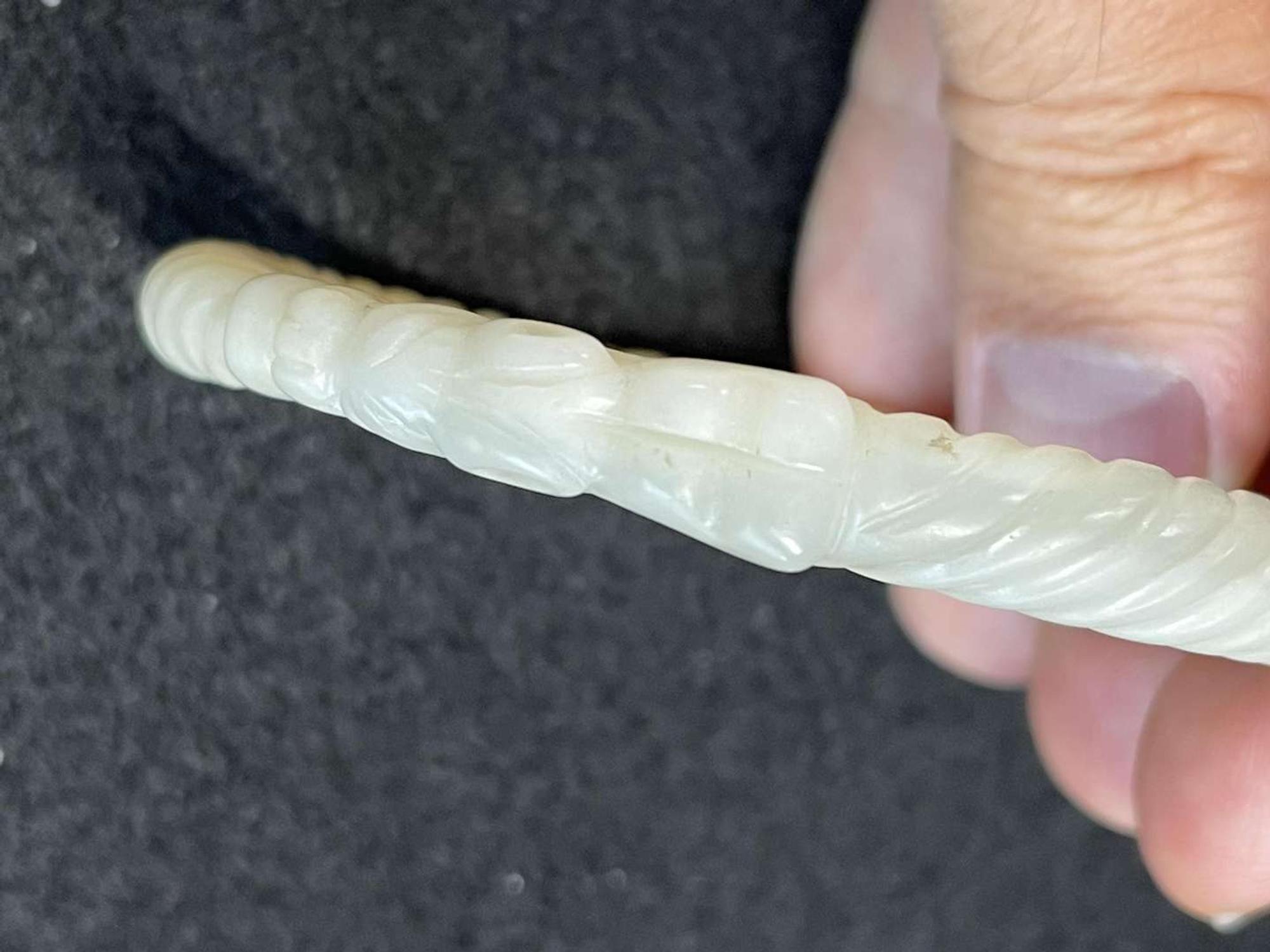 A Chinese white jade bangle 白玉手镯 Mid to late Qing dynasty ????