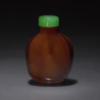 A Chinese Carved Agate "Tethered Horse" Snuff Bottle, Late Qing Dynasty — 清晚期 瑪瑙巧雕駿馬圖鼻煙壺