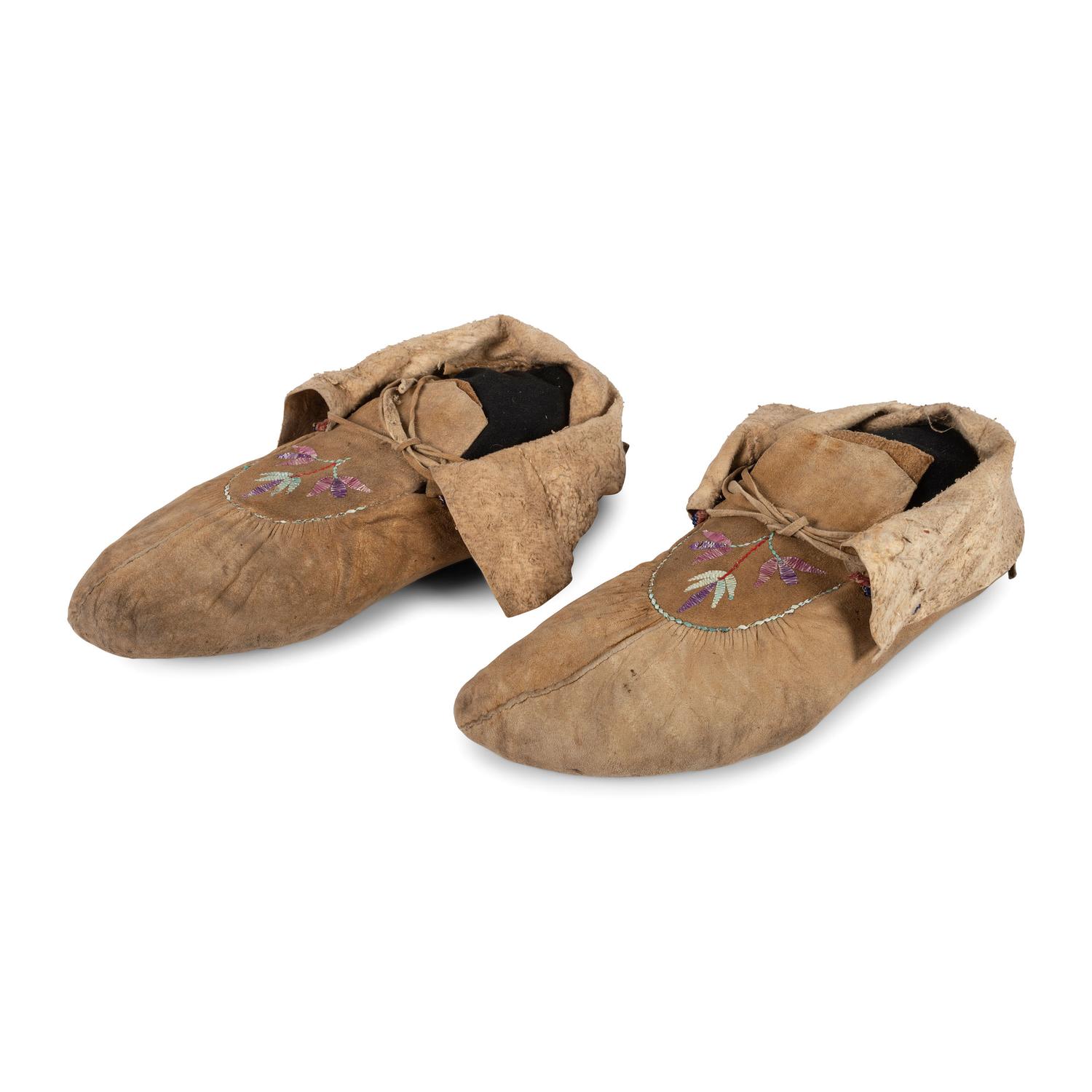 Cree Hide Soft-Soled Moccasins