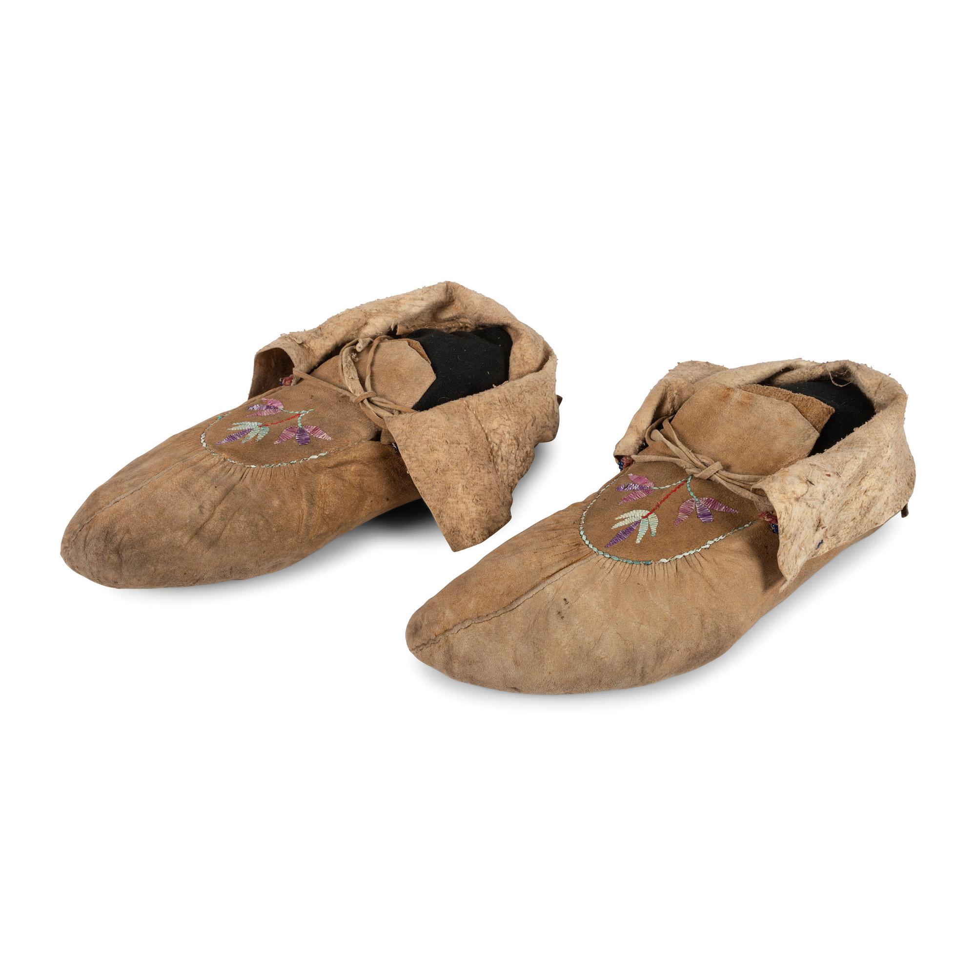 Cree Hide Soft-Soled Moccasins