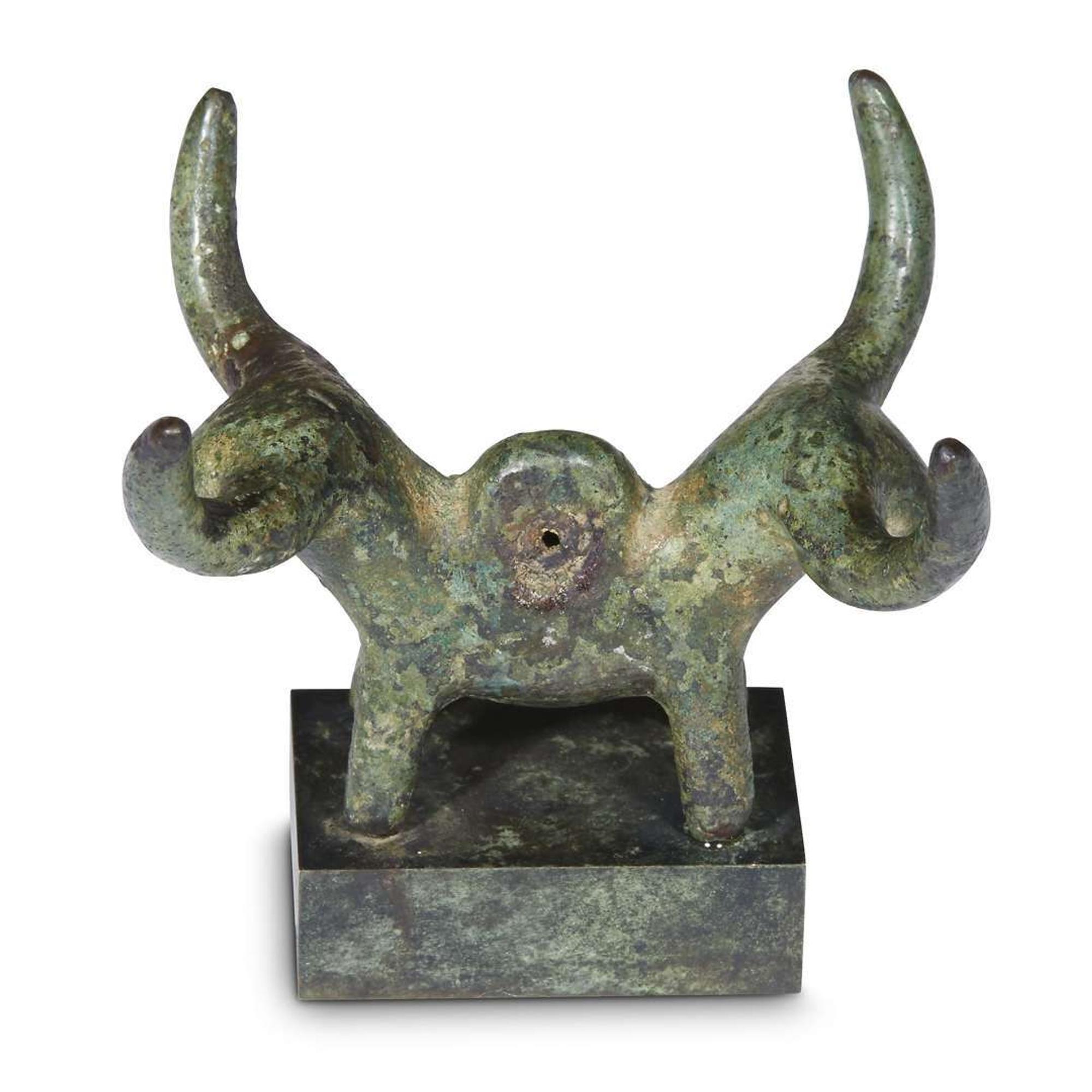 ITALIC LUCANIAN JANUS BULLS PENDANT C. 7th Century BC