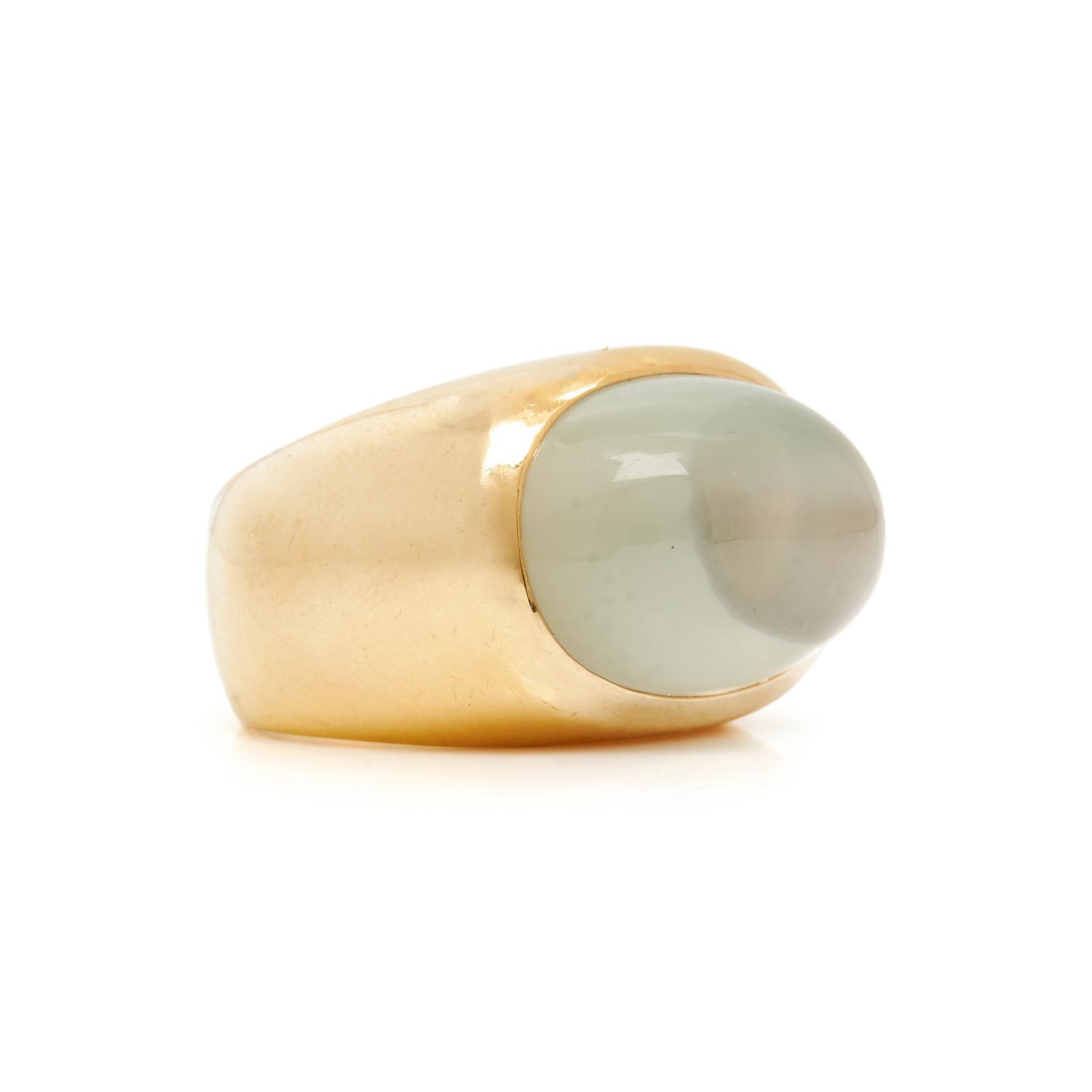 YELLOW GOLD AND MOONSTONE RING