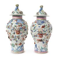 A Pair of Chinese Export Famille Rose Porcelain Covered Vases — 18TH/EARLY 19TH CENTURY