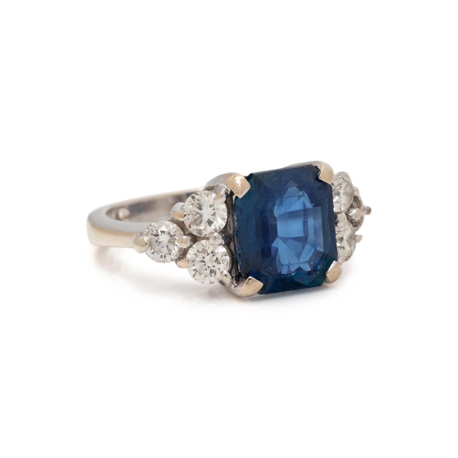 SAPPHIRE AND DIAMOND RING