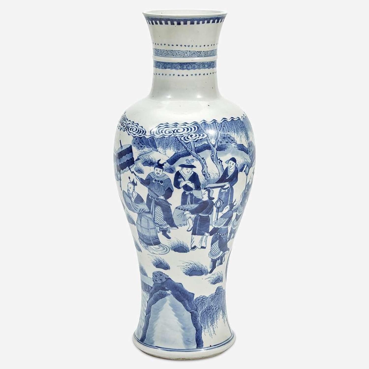 A Chinese blue and white porcelain tall baluster base 青花大瓶