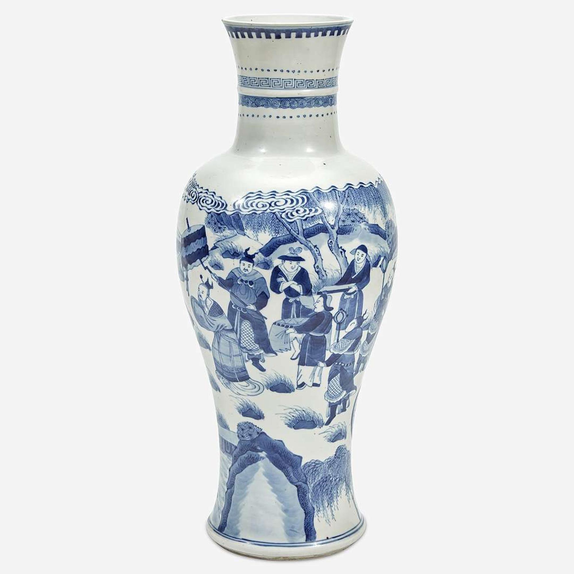 A Chinese blue and white porcelain tall baluster base 青花大瓶