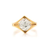 YELLOW GOLD AND DIAMOND RING