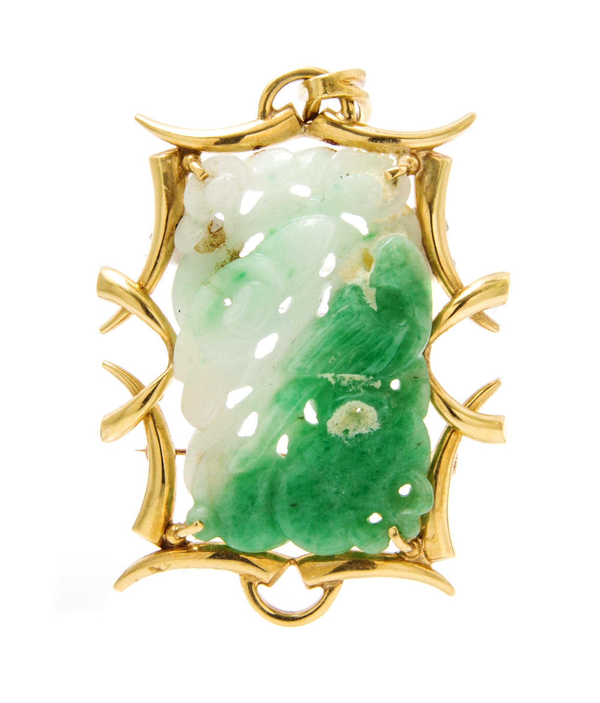 An 18 Karat Yellow Gold Jade Pendant/Brooch, 18.20 dwts.