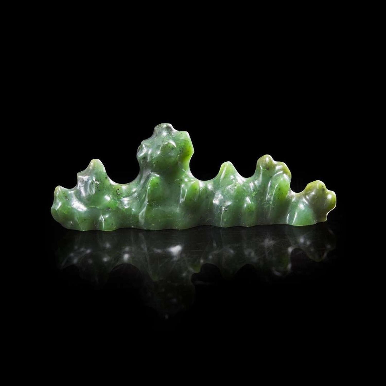 A Chinese carved spinach jade "Mountain" brush rest 菠菜綠玉筆架