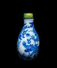 A Chinese Blue and White Porcelain 'Dragon' Snuff Bottle