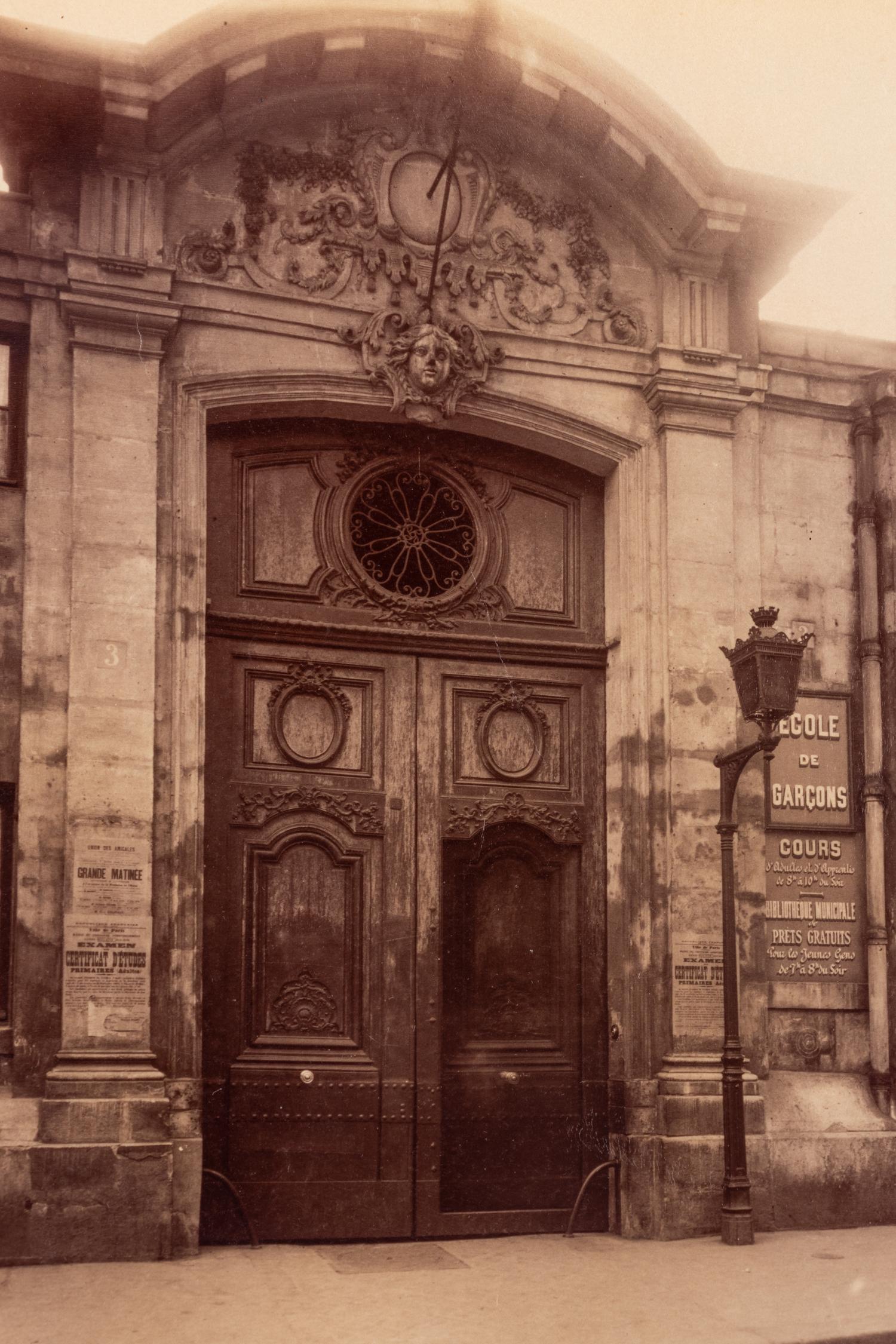 A group of five photographs ( Auberge du Compas d'Or, rue Montorgueil; Façade Saint-Lazare, faubourg Saint-Denis 107; Folie Thoinard, 9 rue Coq-Héron; Hôtel d'Imbercourt, 15 rue de l'Universite; Hôtel de Vendôme, rue Béranger 3 )