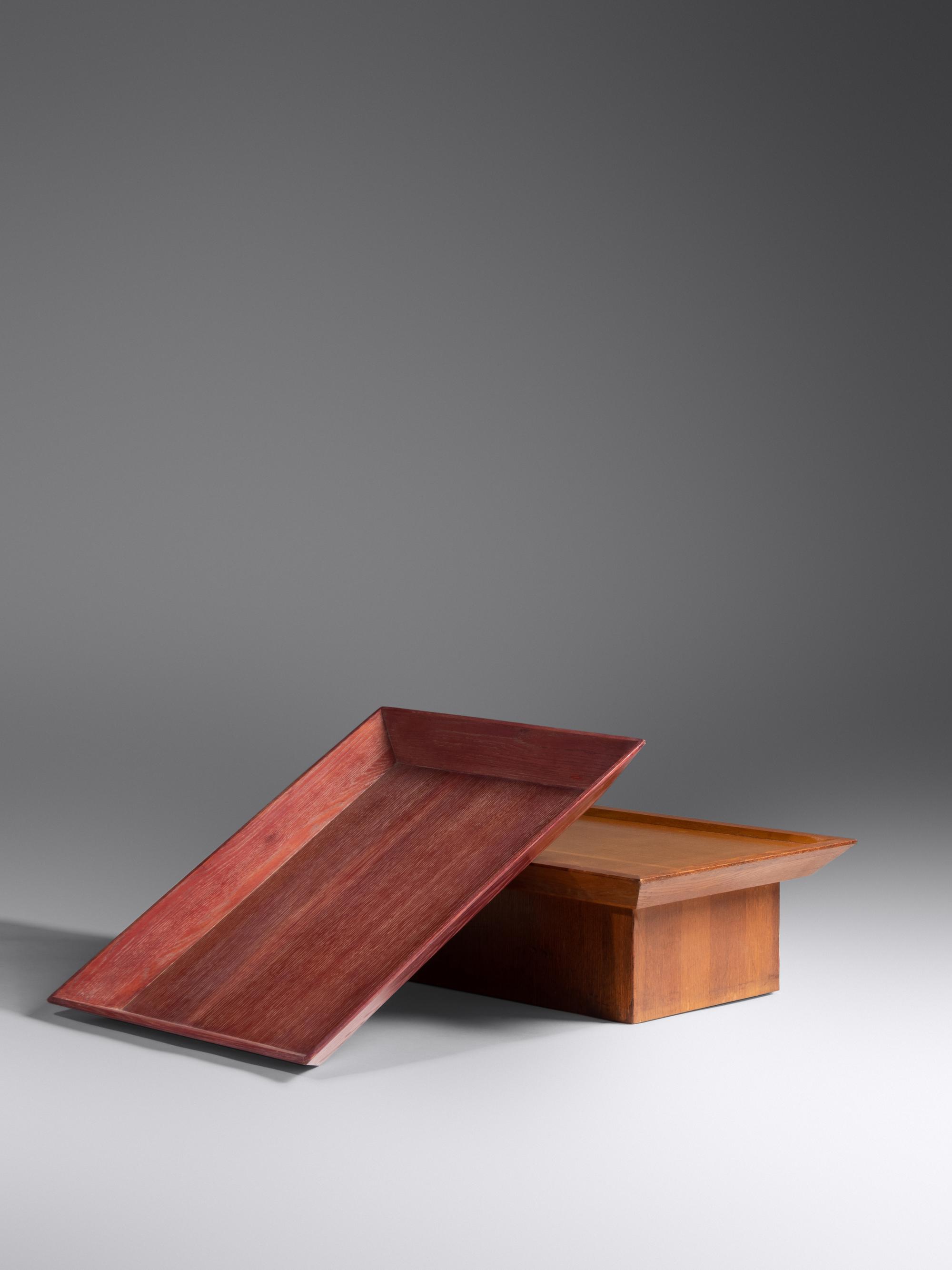 Coffee Table with Removable Tray