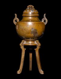 A Japanese Mixed-Metal Inlaid Shakudo Incense Burner, Late Meiji Period 日本明治時代晚期 赤銅三足香爐