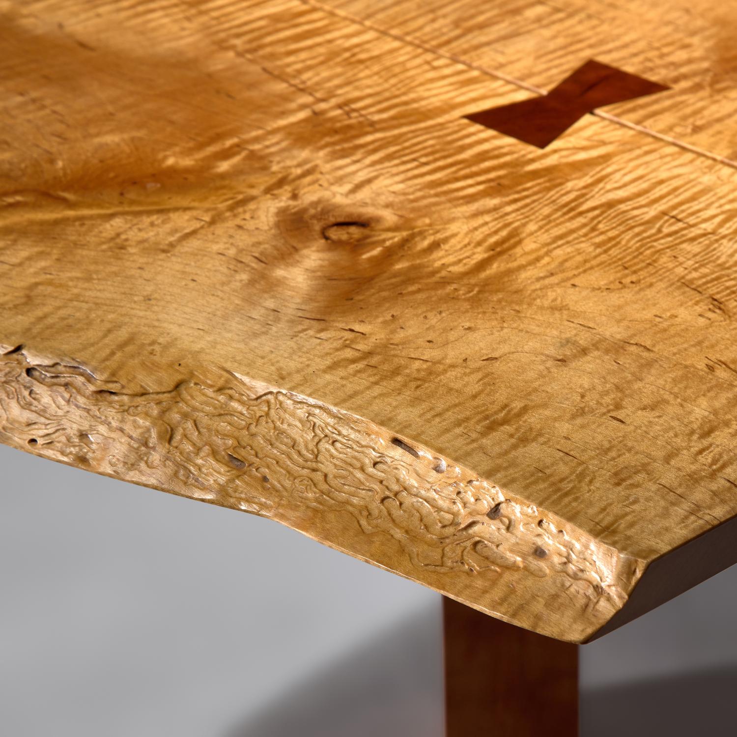 Pedestal table with 5 butterfly joints