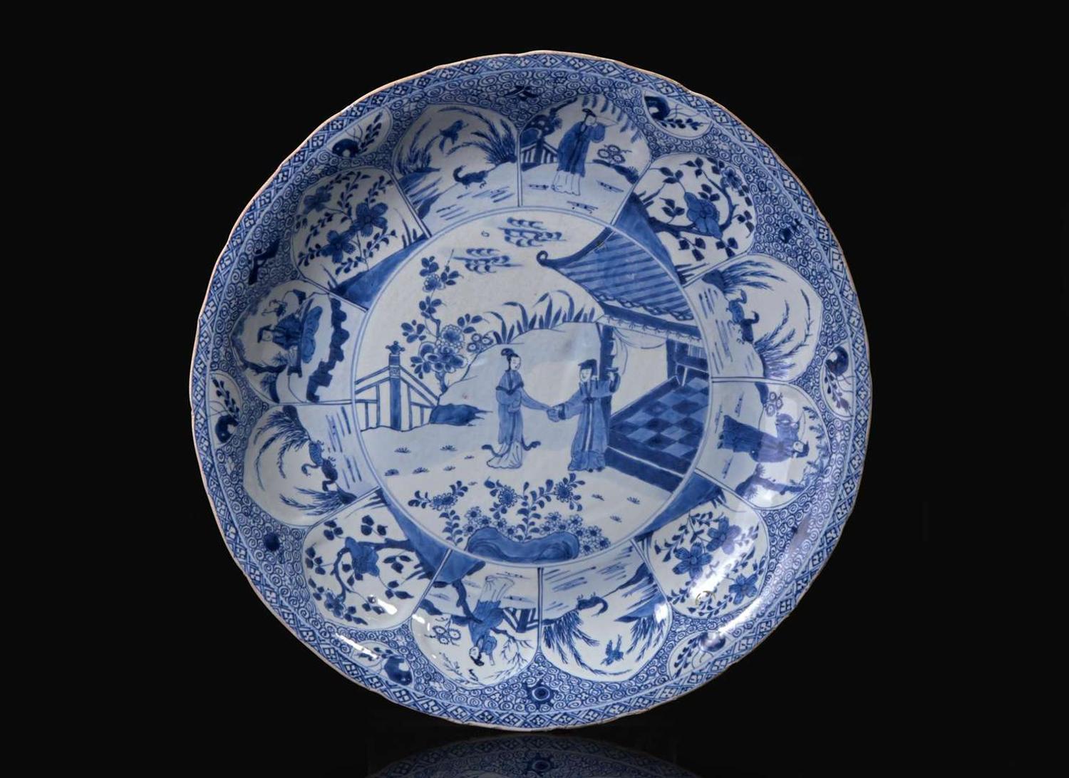 A Chinese blue and white porcelain charger, Qing dynasty, Kangxi period 青花人物大盤 清 康熙