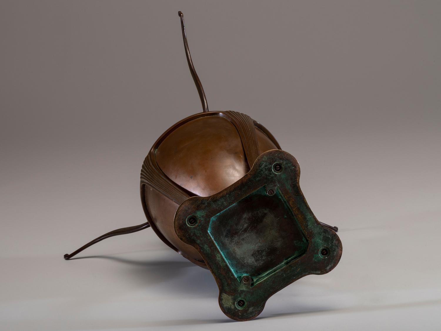 Fleur-de-Lis Table Lamp