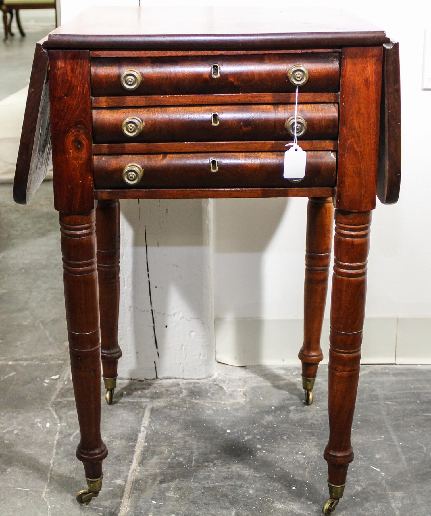 An American Mahogany Drop Leaf Work Table Height 28 1/4 x width 18 1/2 x depth 17 1/4 (closed). — 19TH CENTURY