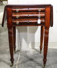 An American Mahogany Drop Leaf Work Table Height 28 1/4 x width 18 1/2 x depth 17 1/4 (closed). — 19TH CENTURY