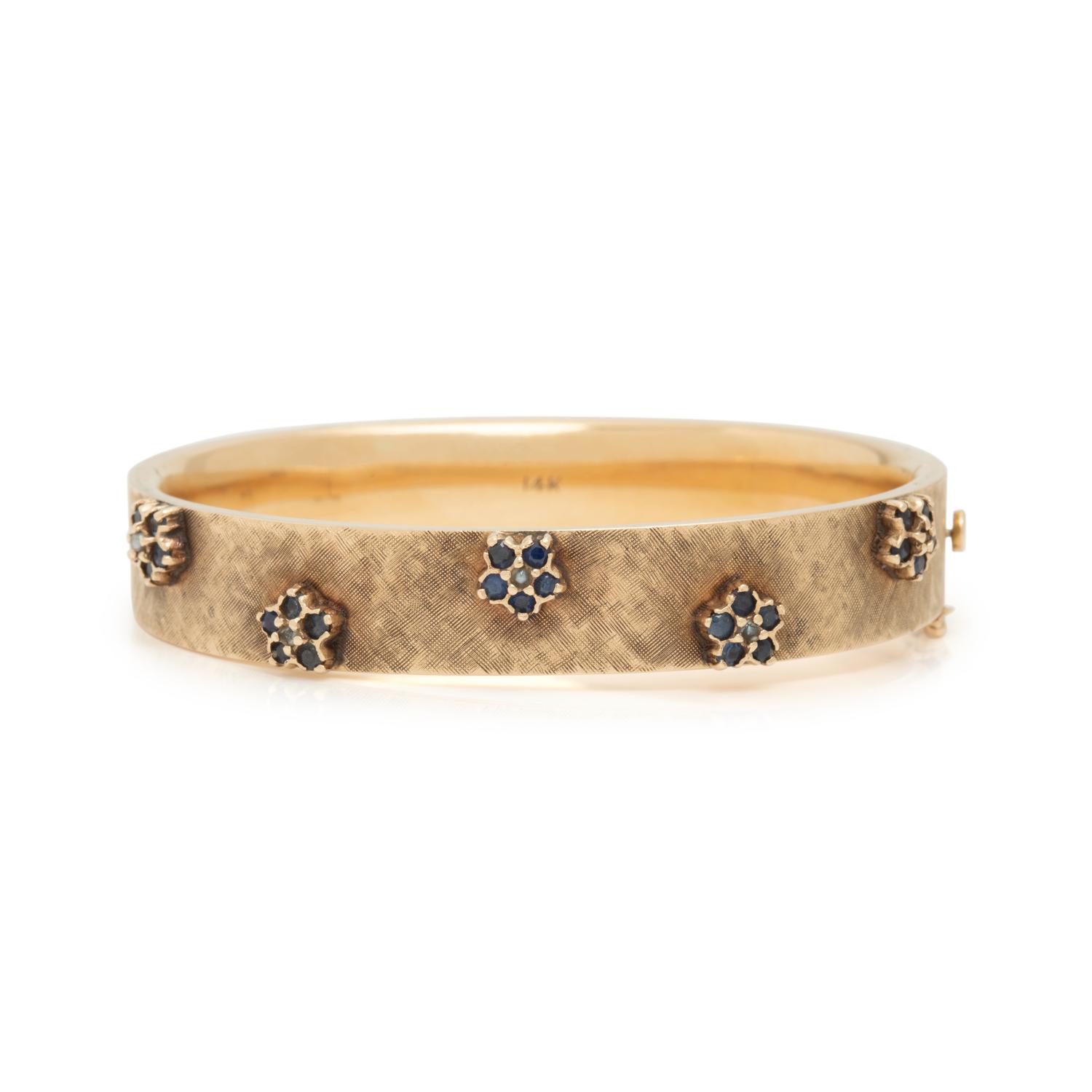 YELLOW GOLD, SAPPHIRE AND SEED PEARL BANGLE BRACELET