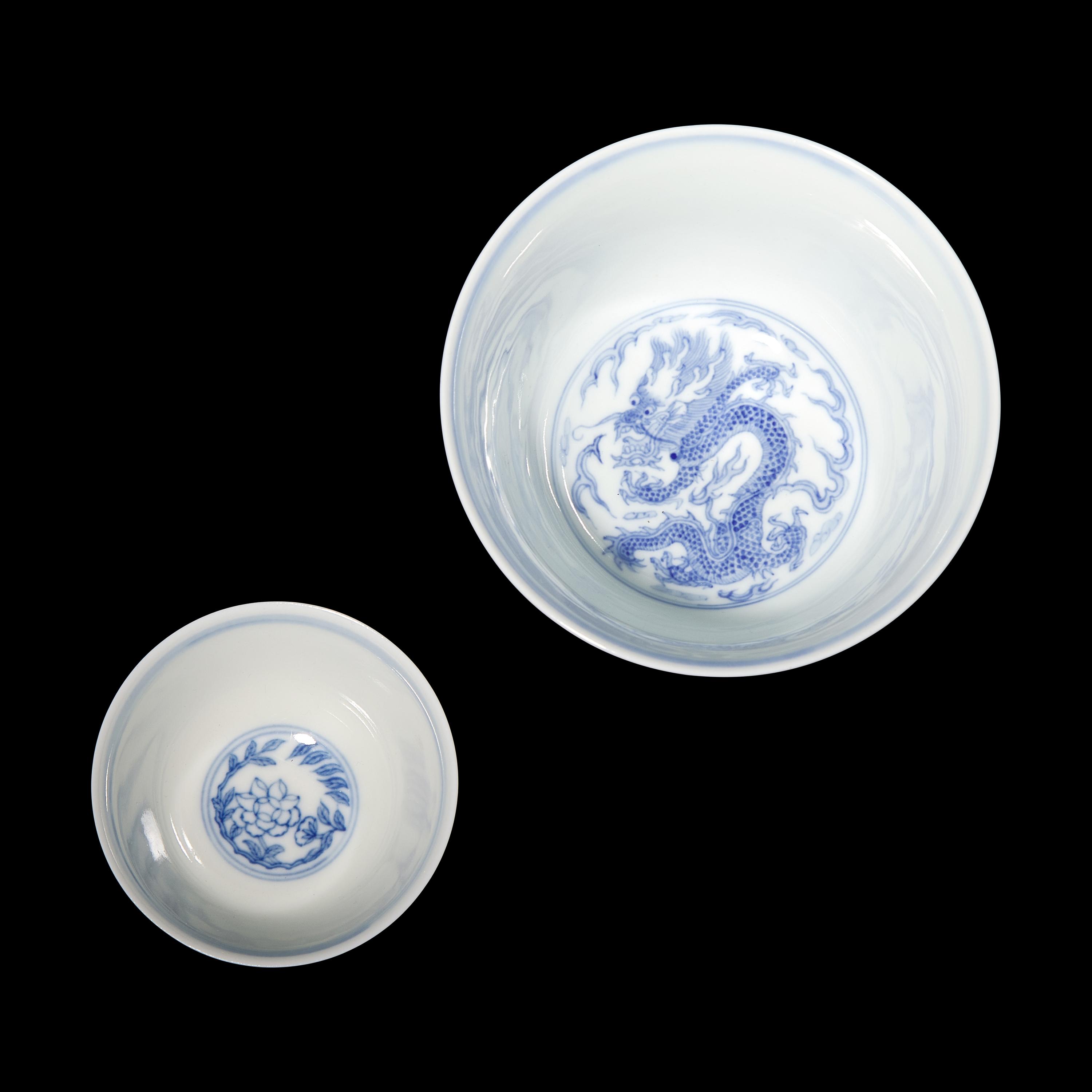 A Group of Four Chinese Enameled and Blue and White Porcelain Wares — 粉彩、青花瓷一組四件