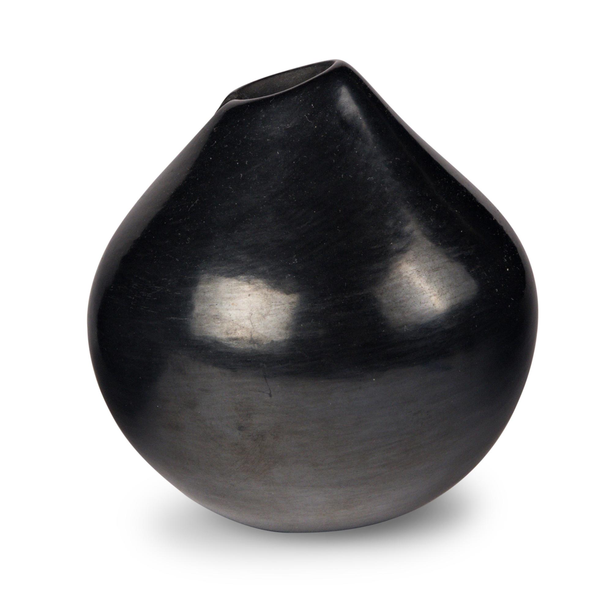 Dominique Toya (Jemez, 1971-2023) — Blackware Pottery Vase
