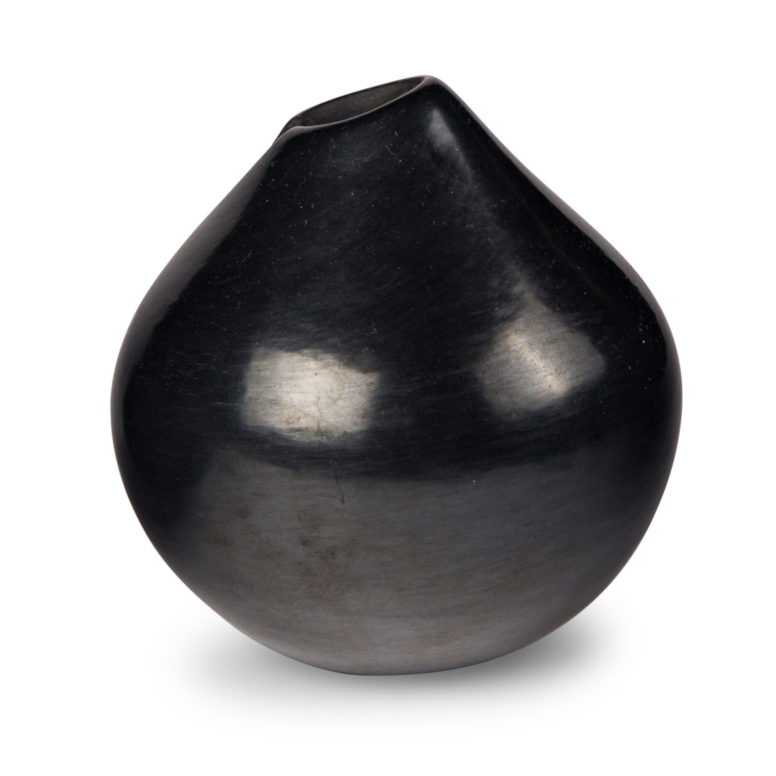 Dominique Toya (Jemez, 1971-2023) — Blackware Pottery Vase