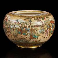 A well-decorated Satsuma-type globular small cabinet vase, signed Ryokuzan 绿山款萨摩烧小罐 Meiji period ??