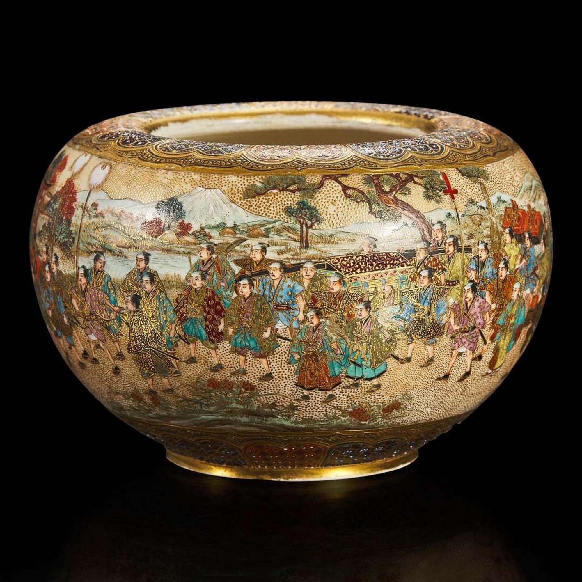 A well-decorated Satsuma-type globular small cabinet vase, signed Ryokuzan 绿山款萨摩烧小罐 Meiji period ??