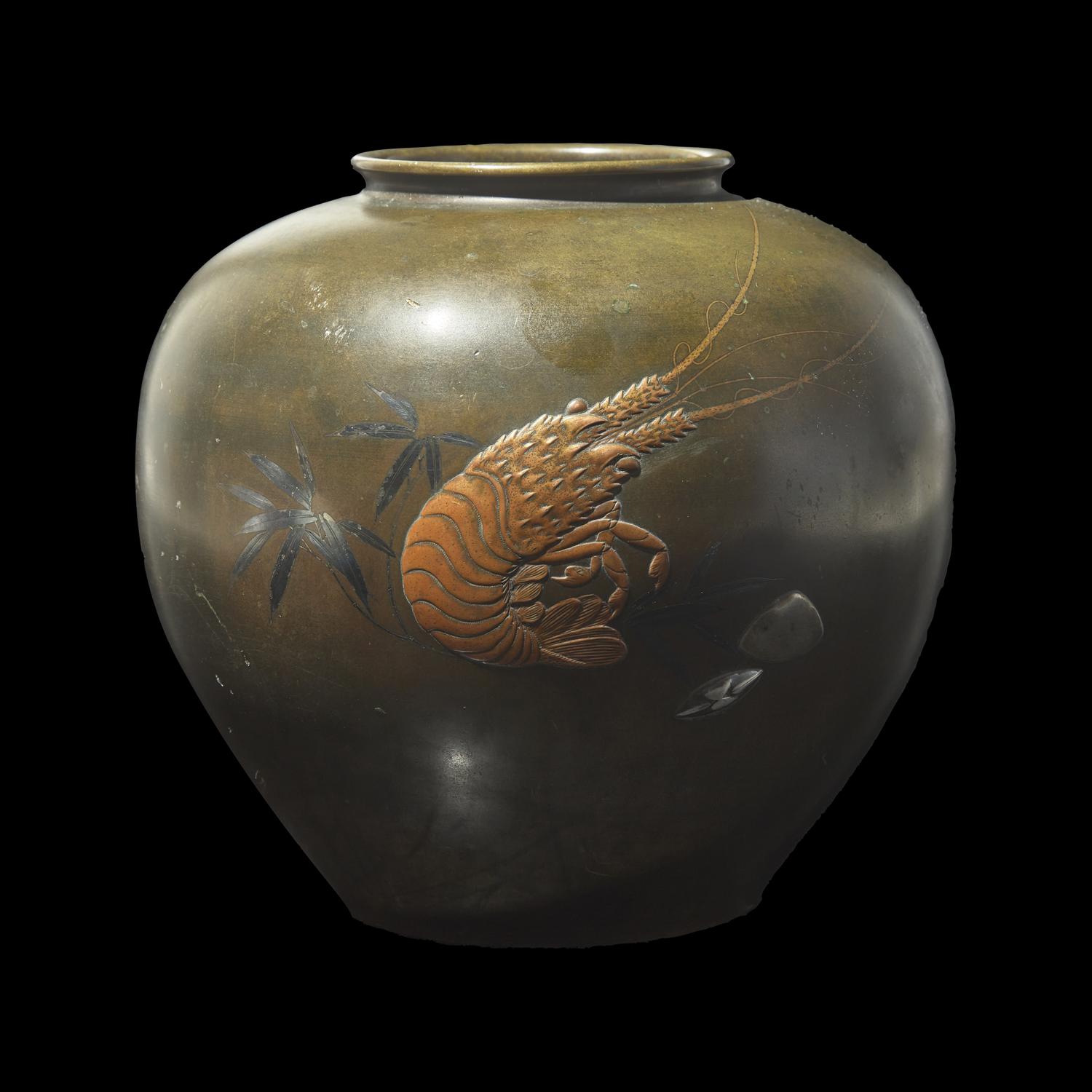 A Japanese Patinated and Mixed Metal 'Crayfish' Vase, Meiji/Taisho Period 日本明治/大正時代 紅銅龍蝦紋罐