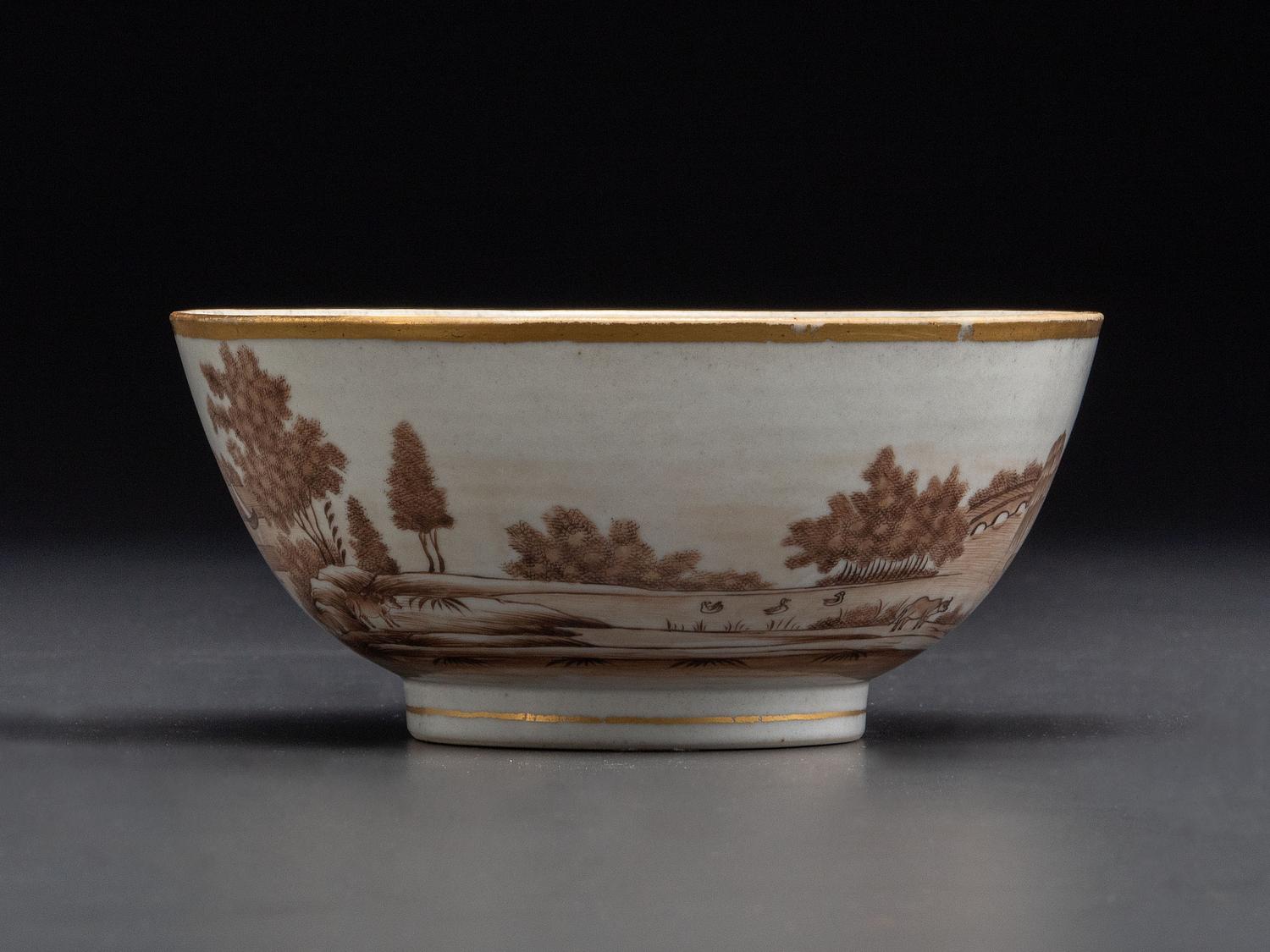 Four Chinese Export Porcelain Articles