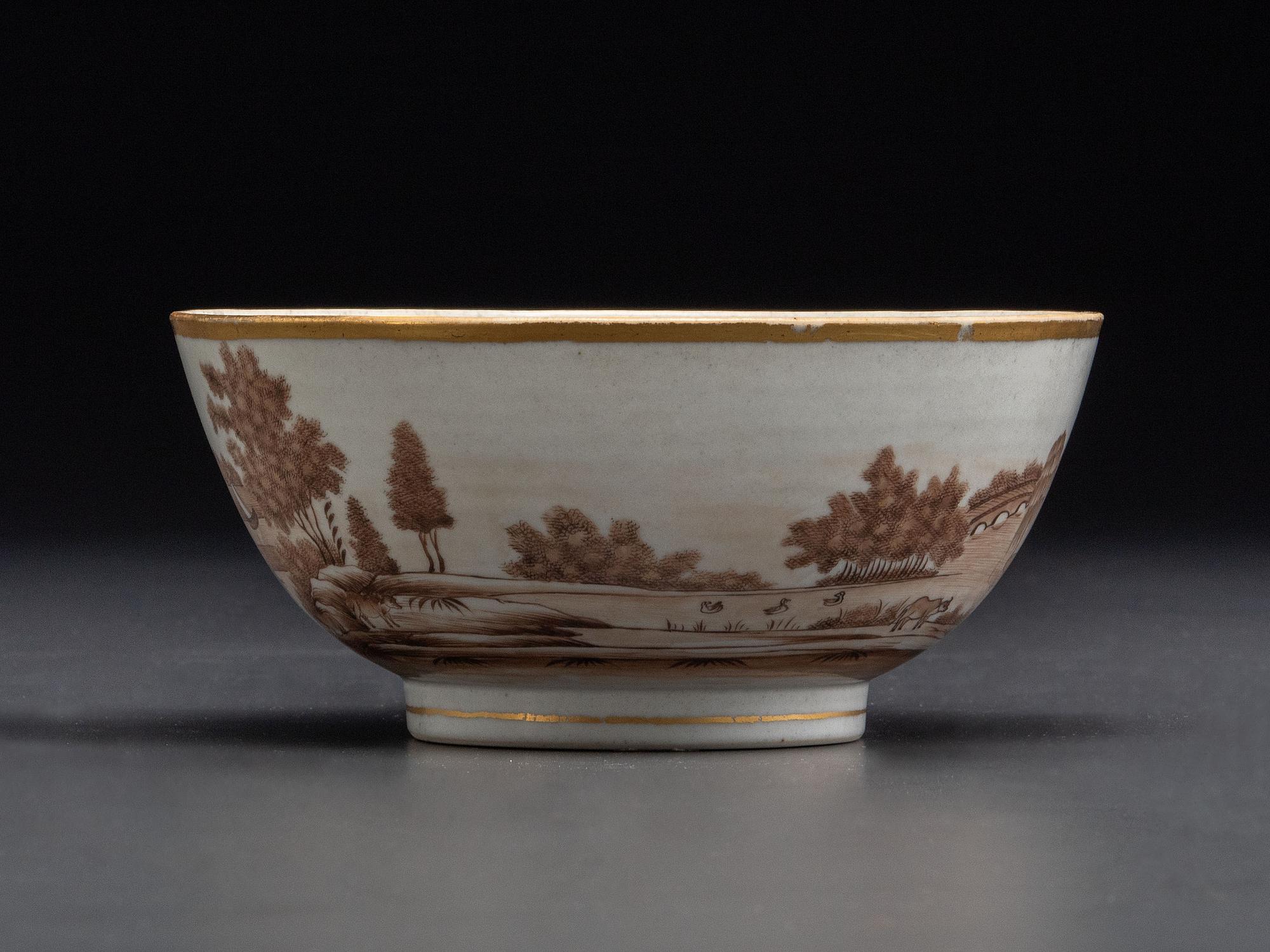 Four Chinese Export Porcelain Articles