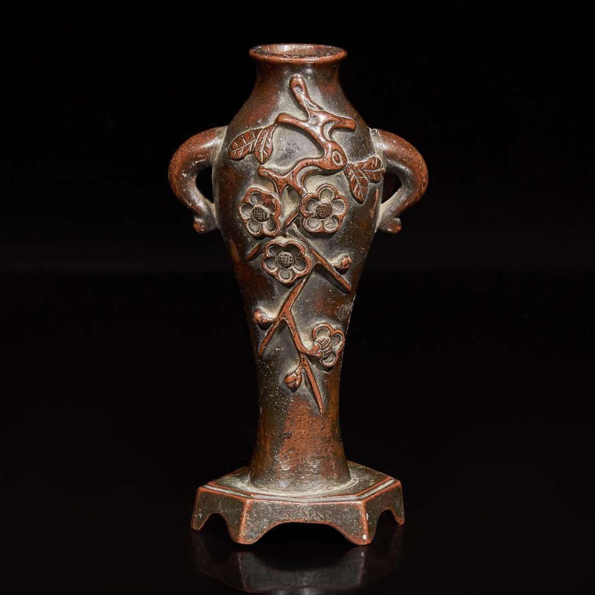 A small Chinese patinated bronze incense tool vase 加漆香具小銅瓶 17th/18th century ???????