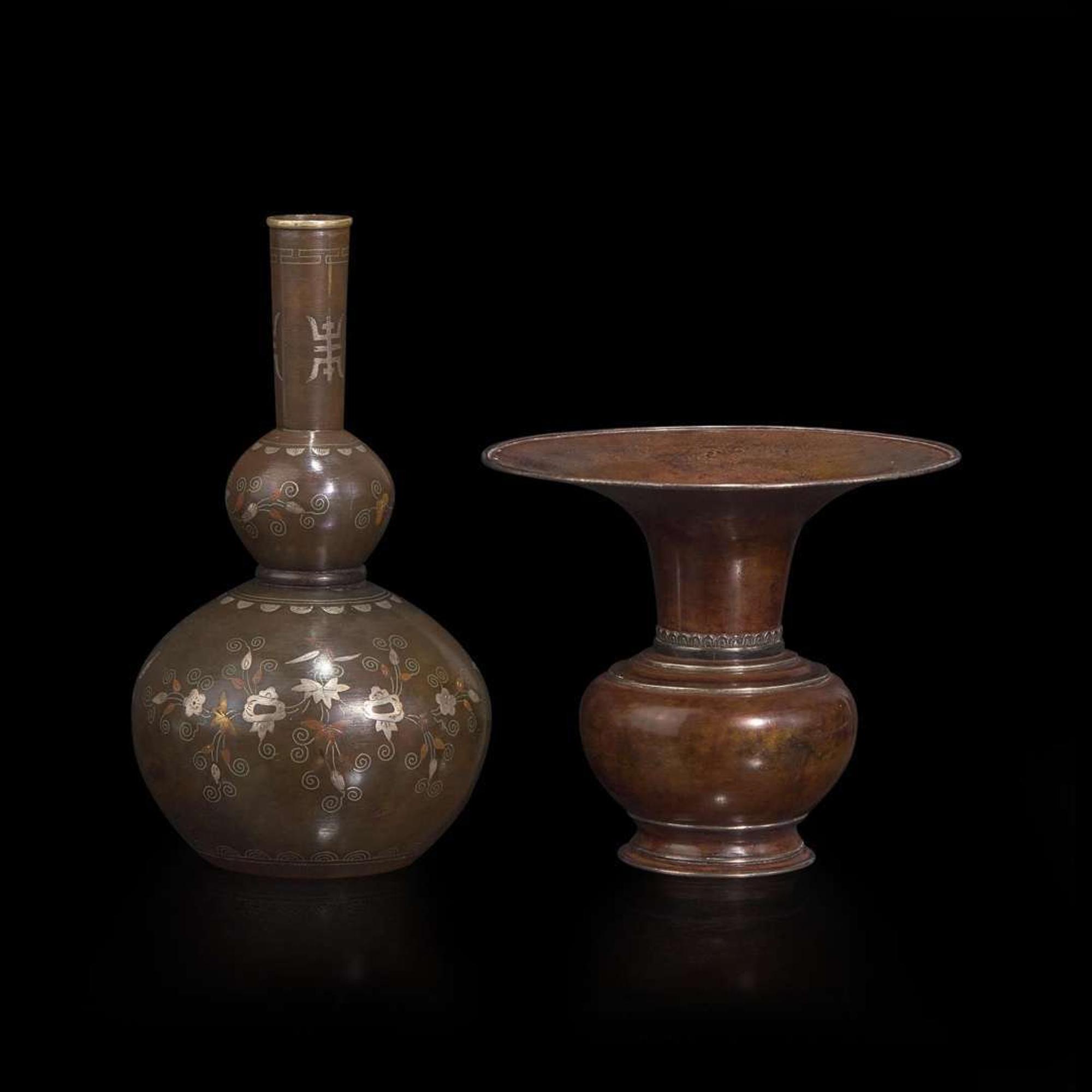 Four Japanese patinated bronze vases and a pair of candle sticks 日本铜器四件及烛台一对 19th to early 20th century ?????????