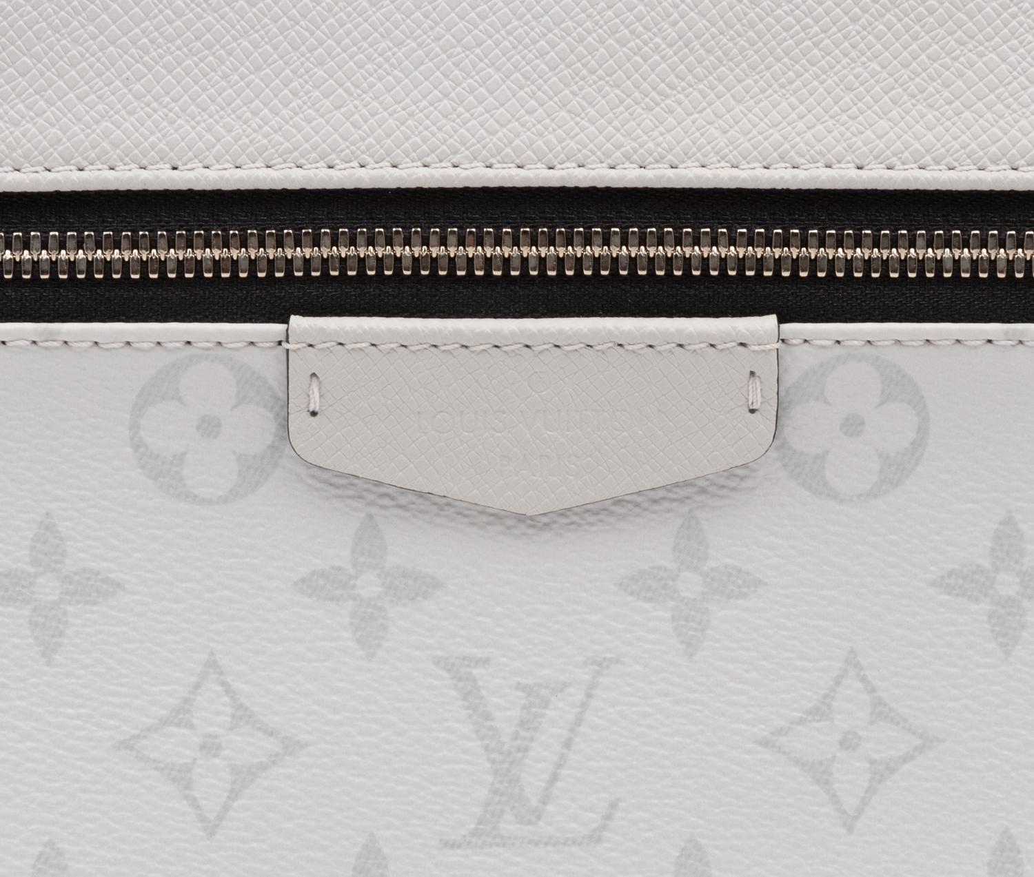 Louis Vuitton Discovery Backpack PM in Taiga Monogram Coated Canvas, Blanc, 2019